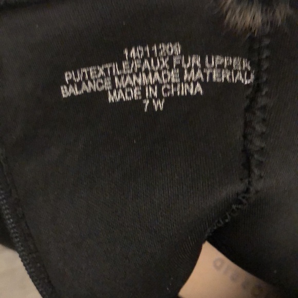 TORRID Foux Fur Trimed Lace -Up WW Boots Booties Women Size 7W Black NEW - Picture 3 of 16